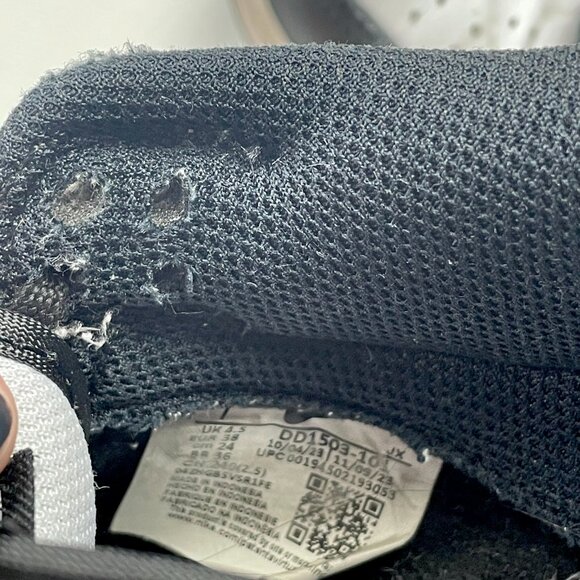 Nike Kids Sneakers Black and White - Picture 7 of 8